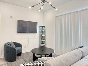 525 Parkway Dr NE in Atlanta, GA - Building Photo - Building Photo