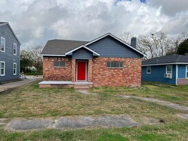 4019 Procter St in Port Arthur, TX - Building Photo