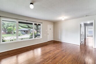 9831 Mercer Dr in Dallas, TX - Building Photo - Building Photo
