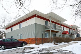 Knightsbridge Road Apartments in Waunakee, WI - Building Photo - Building Photo