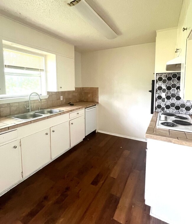 421 Arthur Dr in Hurst, TX - Building Photo - Building Photo