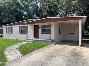 2414 Rogero Rd in Jacksonville, FL - Building Photo - Building Photo