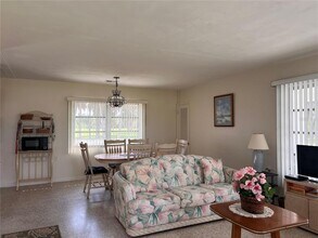 641 E Dearborn St in Englewood, FL - Building Photo - Building Photo