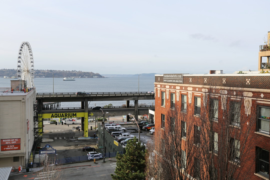 Marketside Flats in Seattle, WA - Foto de edificio