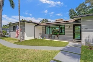 4660 SW 37th Ave in Fort Lauderdale, FL - Building Photo