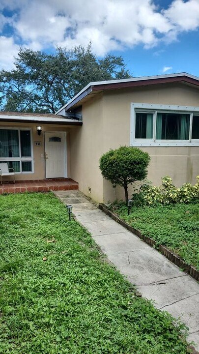948 SW 49th Terrace in Plantation, FL - Building Photo