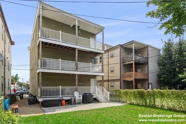 995 Dorchester Ave, Unit 2