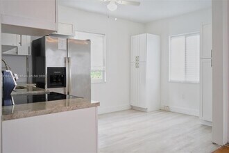 3770 SW 27th St, Unit 1 in Miami, FL - Building Photo - Building Photo