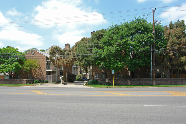 Compound at the Park in San Antonio, TX - Building Photo - Building Photo