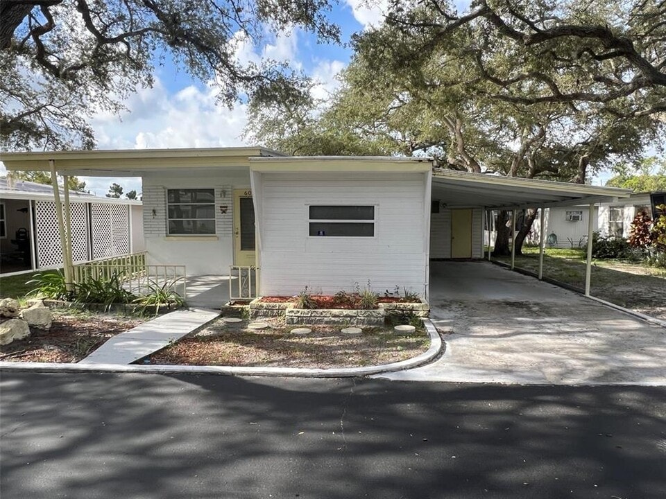 20000 US Hwy 19 N in Clearwater, FL - Building Photo