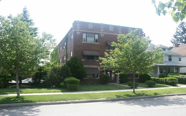 The Cove Apartments in Lakewood, OH - Building Photo