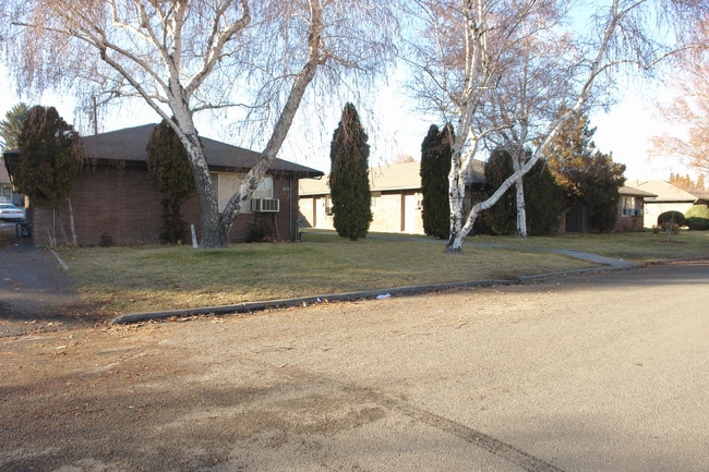 316 N 41st Ave in Yakima, WA - Building Photo - Building Photo