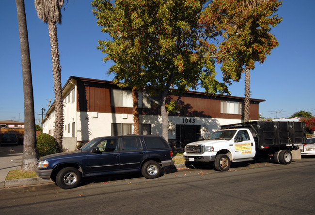 1043 Larch St in Inglewood, CA - Building Photo - Building Photo