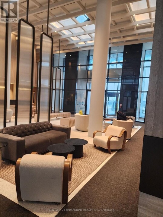 225 Commerce St in Vaughan, ON - Building Photo