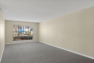2701 Bellefontaine in Houston, TX - Building Photo - Building Photo
