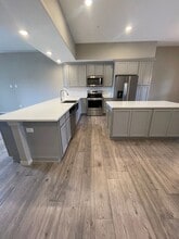 200 Majestic Dr in Branson, MO - Foto de edificio - Building Photo