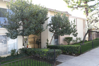 Friedman Jacob Apartments in Canoga Park, CA - Building Photo - Building Photo