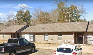 301 Harper St in New Llano, LA - Building Photo - Building Photo
