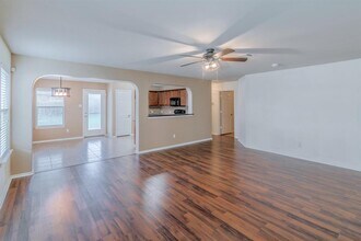 328 Baldwin St in Hutto, TX - Building Photo - Building Photo