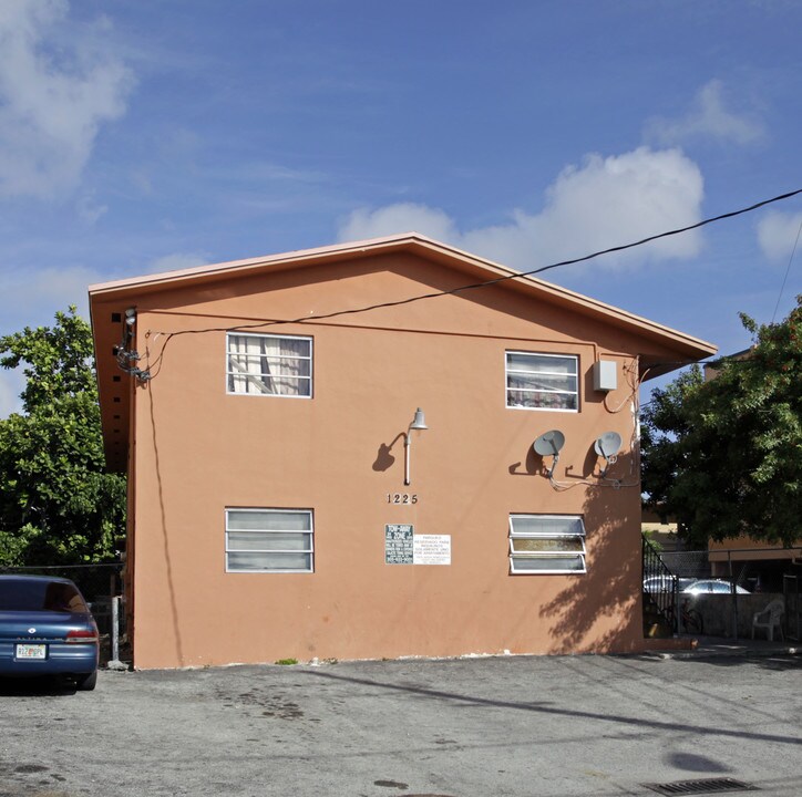 1225 SW 6th St in Miami, FL - Building Photo