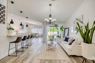 10921 Paso Fino Dr in Wellington, FL - Building Photo - Building Photo