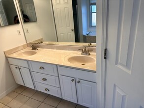 345 Eventide Drive in Orange Park, FL - Foto de edificio - Building Photo