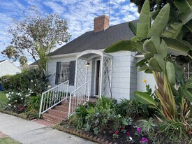 9022 Alcott St in Los Angeles, CA - Building Photo