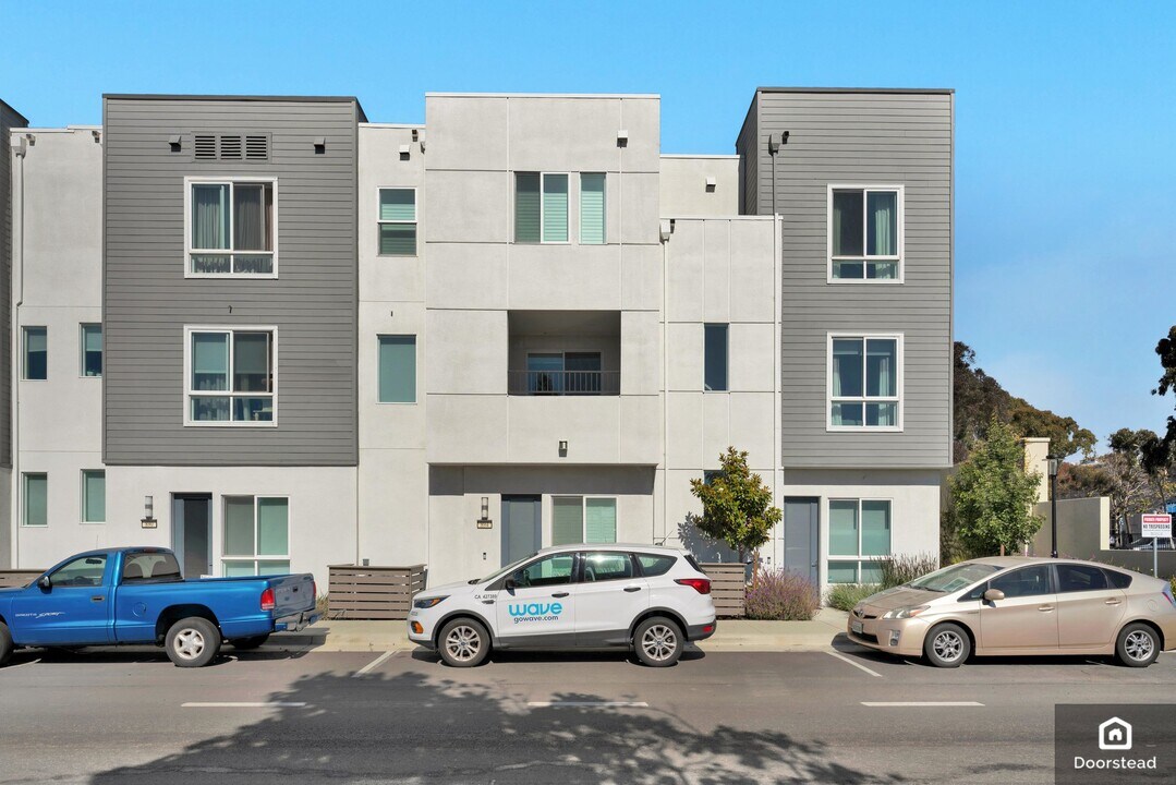 894 Marina Way S in Richmond, CA - Foto de edificio