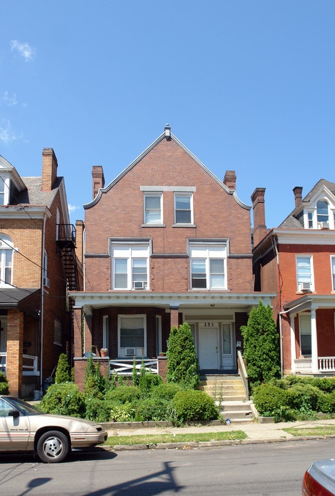 253 N Dithridge St in Pittsburgh, PA - Foto de edificio