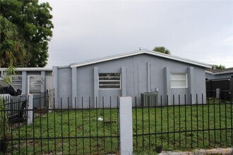 6651 Custer St in Hollywood, FL - Building Photo - Building Photo