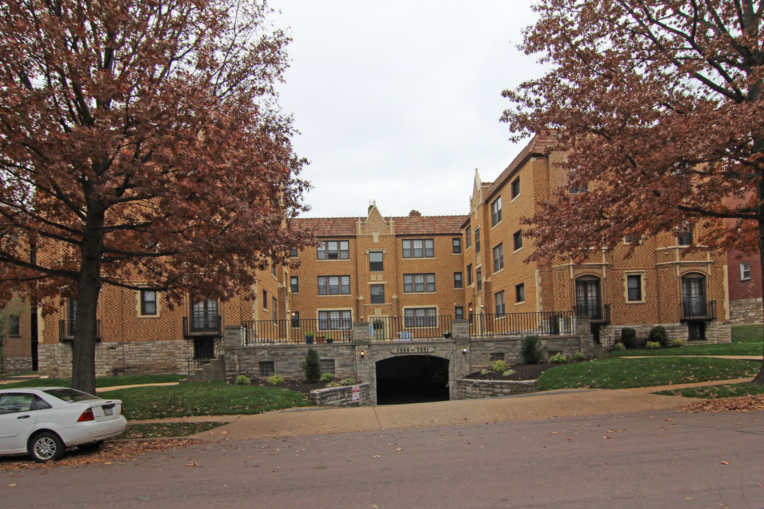 Moorlands of Clayton in Clayton, MO - Building Photo