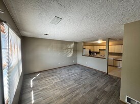 2514 Candlecrest Cir in Manhattan, KS - Building Photo