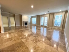 6525 Bandera Ave-Unit -1B in Dallas, TX - Foto de edificio - Building Photo