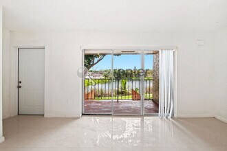 15685 SW 82nd Cir Ln in Miami, FL - Building Photo - Building Photo