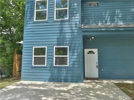 707 Garrett St in Pasadena, TX - Building Photo