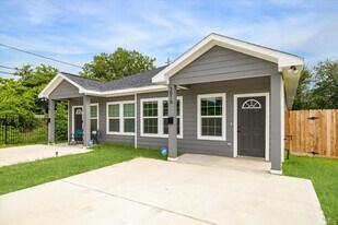 301 Owens St in Houston, TX - Building Photo