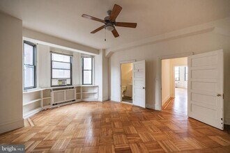 250 S 13th St in Philadelphia, PA - Foto de edificio - Building Photo