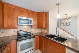 28513 Vista Tierra in Rancho Palos Verdes, CA - Building Photo - Building Photo