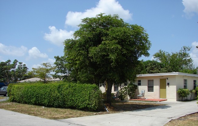 126 NW 2nd Ave in Delray Beach, FL - Building Photo - Building Photo