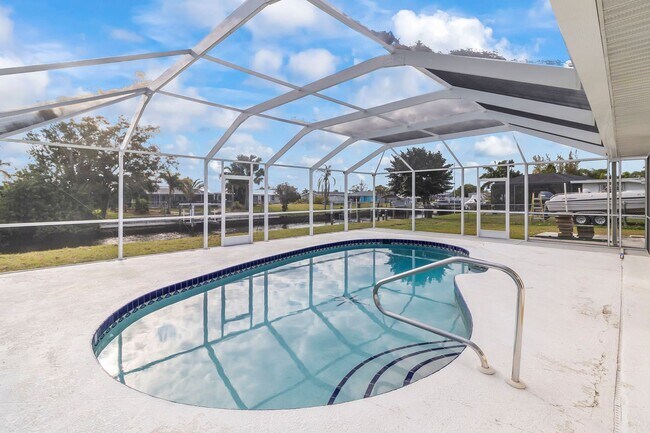 177 Dartmouth Dr NW in Port Charlotte, FL - Building Photo - Building Photo