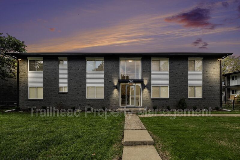 7801 W 83rd St in Overland Park, KS - Foto de edificio