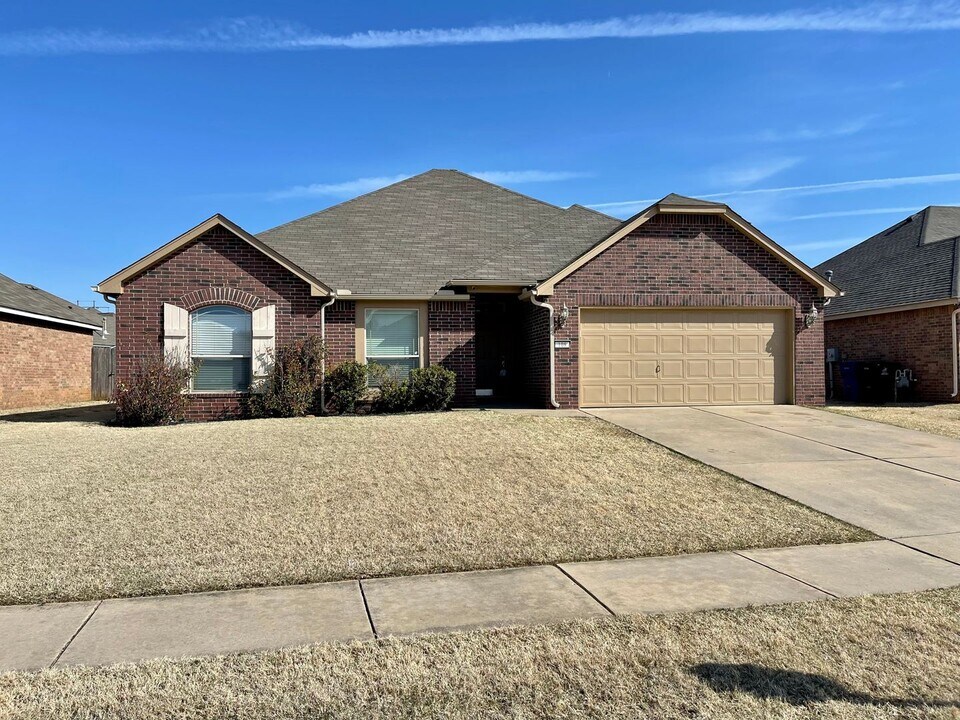 108 E Granger St in Broken Arrow, OK - Building Photo