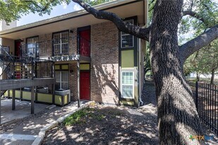 7685 Northcross Dr in Austin, TX - Building Photo
