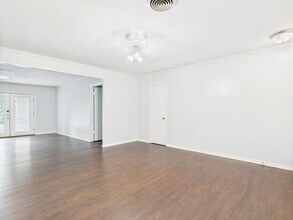 1402 Village Dr in College Station, TX - Building Photo - Building Photo