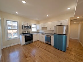 5 Lowell Cir in Somerville, MA - Building Photo - Building Photo