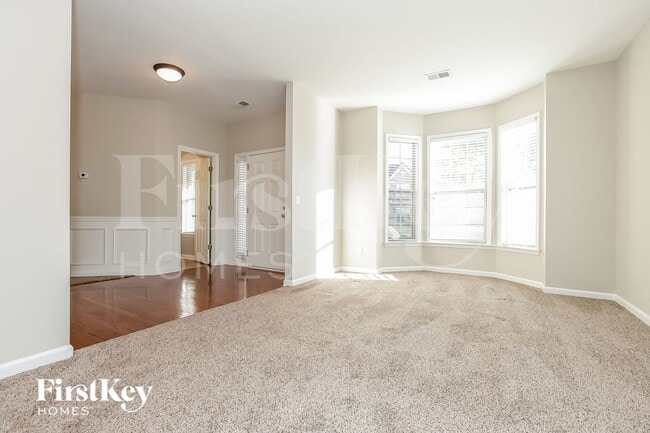 855 Stonehaven Rd SW in Atlanta, GA - Foto de edificio - Building Photo