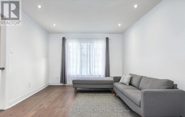 16 Gibbon Dr in Barrie, ON - Building Photo - Building Photo