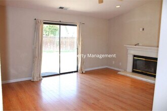 296 N Jasmine Ave in Clovis, CA - Building Photo - Building Photo