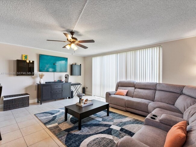 8401 W Sample Rd in Coral Springs, FL - Building Photo - Building Photo