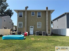 575 Allgair Ave in North Brunswick, NJ - Building Photo - Building Photo